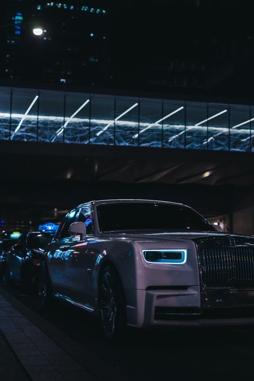 Redefining Luxury Motoring with Rolls Royce Phantom